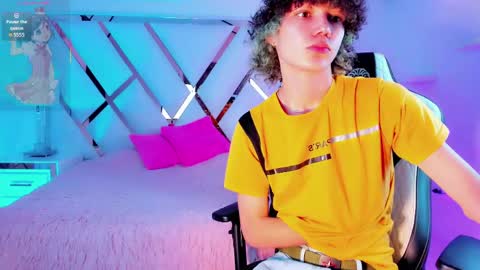 thanier_18 online show from May 23, 7:07 pm