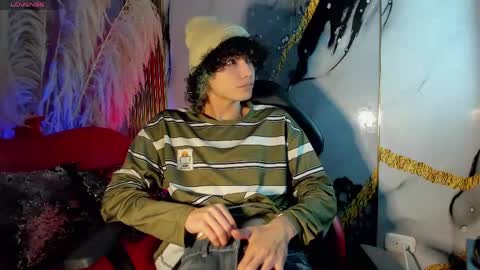 thanier_18 online show from May 27, 7:11 pm