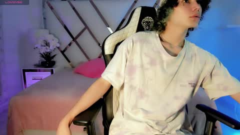 thanier_18 online show from May 29, 7:23 pm