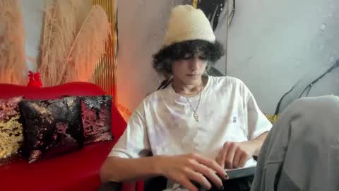 thanier_18 online show from June 8, 3:18 am