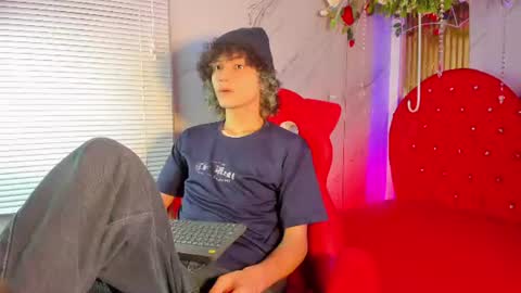 thanier_18 online show from June 20, 6:33 pm