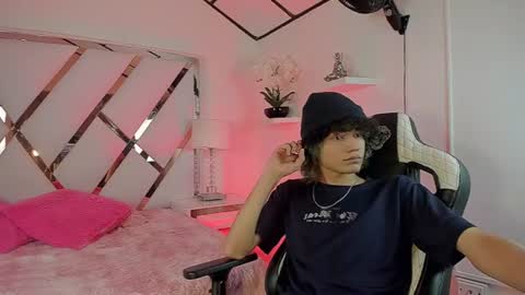 thanier_18 online show from July 9, 3:21 am