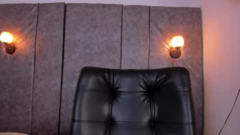 Snapshot of thara_webstter chatting on June 12, 11:42 am thara webstter online show from June 12, 11:42 am