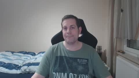 Snapshot of thatguyyeahhim chatting on November 15, 12:30 am thatguyyeahhim online show from November 15, 12:30 am