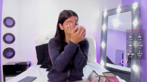 Thayla online show from October 18, 1:34 pm