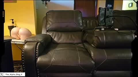 Snapshot of the_alpha_dog_xxx chatting on May 2, 9:31 pm the_alpha_dog_xxx online show from May 2, 9:31 pm