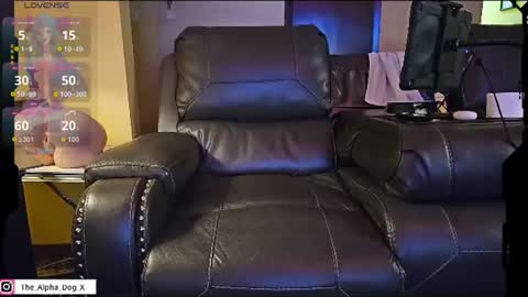 Snapshot of the_alpha_dog_xxx chatting on June 18, 5:50 pm the_alpha_dog_xxx online show from June 18, 5:50 pm