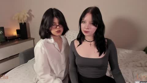 EllaLyn online show from December 8, 8:58 pm