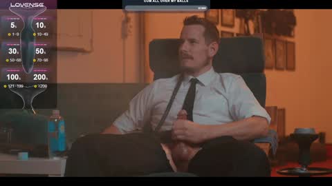 Snapshot of the_dilf chatting on December 19, 6:34 pm The DILF - online show from December 19, 6:34 pm