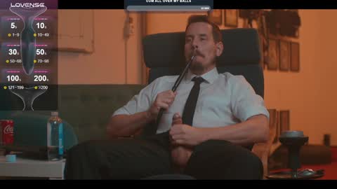 Snapshot of the_dilf chatting on December 21, 4:25 pm The DILF - online show from December 21, 4:25 pm