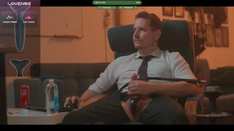 Snapshot of the_dilf chatting on March 14, 3:17 pm The DILF - online show from March 14, 3:17 pm