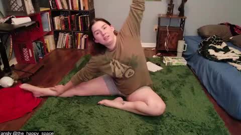 Snapshot of the_happy_space chatting on May 17, 11:34 pm MATERNITY LEAVE online show from May 17, 11:34 pm
