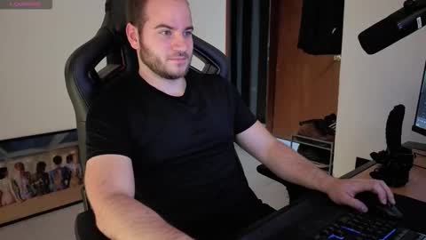 Snapshot of the_king74 chatting on November 4, 12:21 am the_king74 online show from November 4, 12:21 am