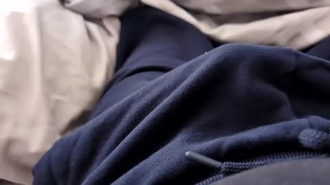 Snapshot of the_one_who_is_small chatting on December 6, 10:16 am TheOne online show from December 6, 10:16 am