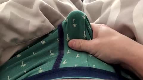 Snapshot of the_one_who_is_small chatting on December 19, 11:39 am TheOne online show from December 19, 11:39 am