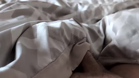 Snapshot of the_one_who_is_small chatting on March 8, 9:35 am TheOne online show from March 8, 9:35 am