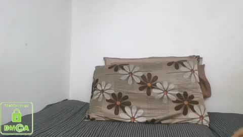 Snapshot of the_right_girl chatting on February 14, 2:33 pm Suzan Sexy online show from February 14, 2:33 pm