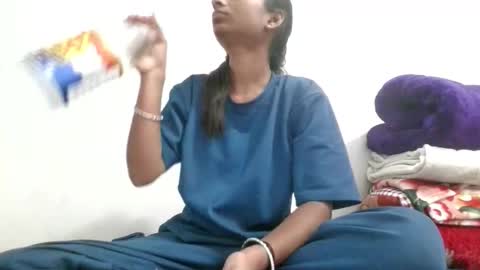 Snapshot of the_right_girl chatting on October 3, 5:04 am Suzan Sexy online show from October 3, 5:04 am