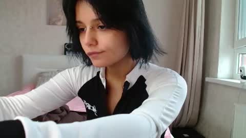 Snapshot of the_slutty_fox chatting on June 12, 1:43 pm the_slutty_fox online show from June 12, 1:43 pm