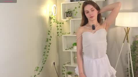 Snapshot of the_truewoman_show chatting on June 16, 3:09 am My name is Cynthia and Im very happy to see you in my sweet room online show from June 16, 3:09 am