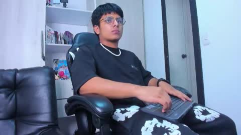 Danny online show from December 18, 3:23 am