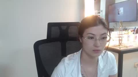 Snapshot of theapearl chatting on June 30, 11:17 pm theapearl online show from June 30, 11:17 pm