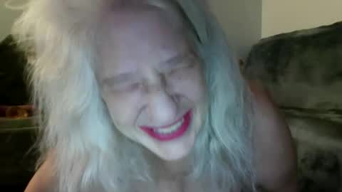 Snapshot of thearcticmilf chatting on May 22, 12:22 pm The Arctic Milf online show from May 22, 12:22 pm