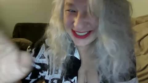 Snapshot of thearcticmilf chatting on June 3, 12:52 pm The Arctic Milf online show from June 3, 12:52 pm