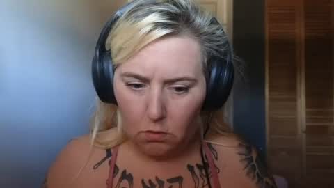 theauroramae -  online show from June 14, 8:11 pm