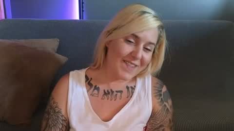 Snapshot of theauroramae chatting on June 19, 8:01 pm theauroramae - online show from June 19, 8:01 pm