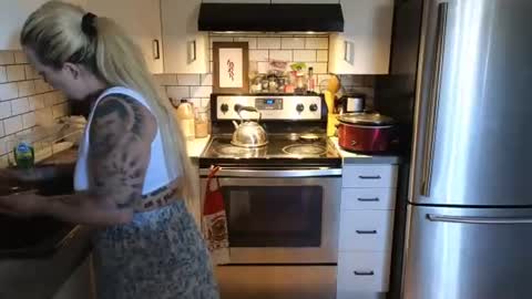 Snapshot of theauroramae chatting on June 23, 7:01 pm theauroramae - online show from June 23, 7:01 pm