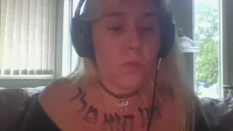 Snapshot of theauroramae chatting on June 29, 2:07 am theauroramae - online show from June 29, 2:07 am