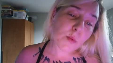 Snapshot of theauroramae chatting on July 4, 1:45 am theauroramae - online show from July 4, 1:45 am