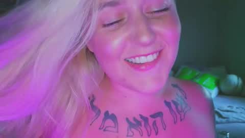 Snapshot of theauroramae chatting on July 5, 3:13 am theauroramae - online show from July 5, 3:13 am