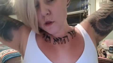 Snapshot of theauroramae chatting on August 3, 4:22 am theauroramae - online show from August 3, 4:22 am