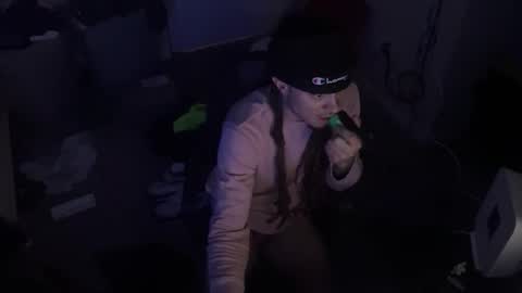 Snapshot of thebabydjac chatting on December 16, 10:09 am babydjac online show from December 16, 10:09 am