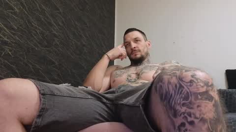 Snapshot of thebestmuscles chatting on January 6, 6:52 pm John online show from January 6, 6:52 pm