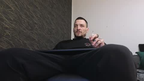 Snapshot of thebestmuscles chatting on January 8, 5:26 pm John online show from January 8, 5:26 pm