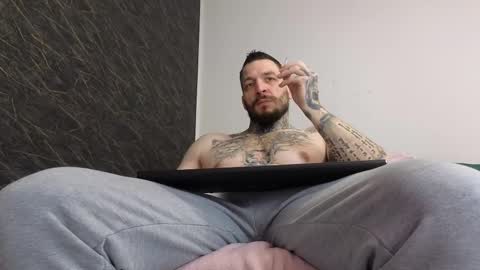 Snapshot of thebestmuscles chatting on February 13, 8:27 am John online show from February 13, 8:27 am