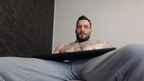 Snapshot of thebestmuscles chatting on February 17, 3:42 pm John online show from February 17, 3:42 pm
