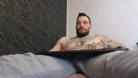 Snapshot of thebestmuscles chatting on February 25, 1:39 pm John online show from February 25, 1:39 pm