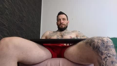 Snapshot of thebestmuscles chatting on February 26, 8:04 am John online show from February 26, 8:04 am