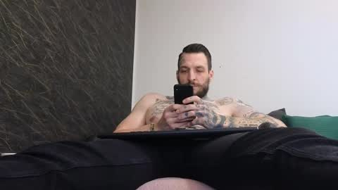 Snapshot of thebestmuscles chatting on March 3, 1:53 pm John online show from March 3, 1:53 pm