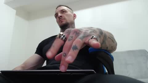 Snapshot of thebestmuscles chatting on May 8, 6:57 pm John online show from May 8, 6:57 pm