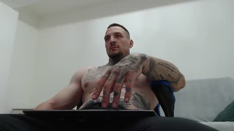 Snapshot of thebestmuscles chatting on July 25, 7:00 pm John online show from July 25, 7:00 pm