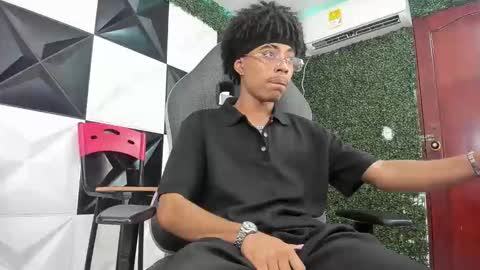 Snapshot of theblackflavor chatting on May 31, 1:40 pm Flavor online show from May 31, 1:40 pm
