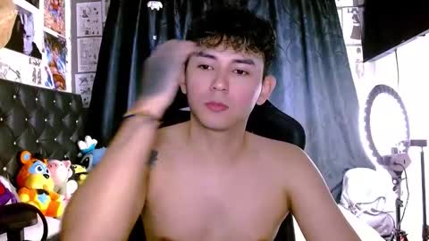 Snapshot of thebluesky_18 chatting on May 21, 9:38 am thebluesky_18 online show from May 21, 9:38 am