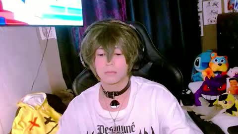 Snapshot of thebluesky_18 chatting on June 6, 12:32 pm thebluesky_18 online show from June 6, 12:32 pm