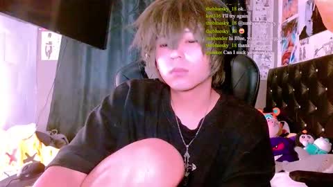 Snapshot of thebluesky_18 chatting on June 10, 10:36 am thebluesky_18 online show from June 10, 10:36 am