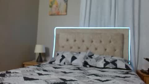 Snapshot of thechicanextdoor chatting on November 28, 11:18 pm TheChicaNextDoor online show from November 28, 11:18 pm